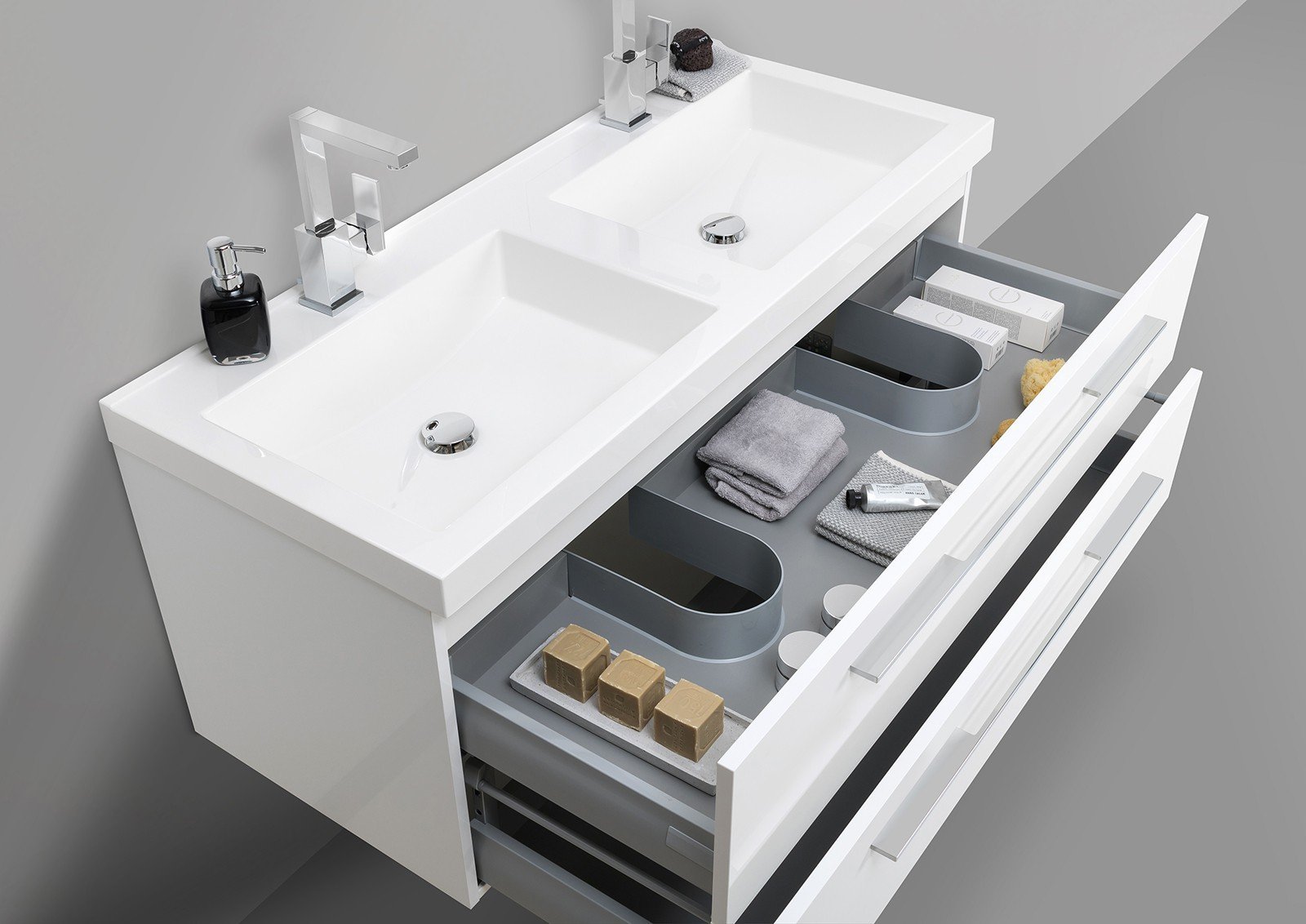 Design Badezimmermöbel Set mit Doppelwaschbecken und LED Lichtspiegel
