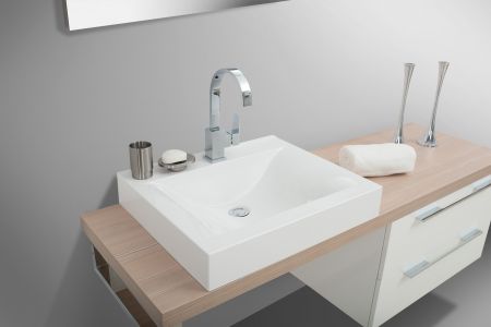 Badezimmermöbel Set mit Design Waschbecken, Lichtspiegel und Hochschrank