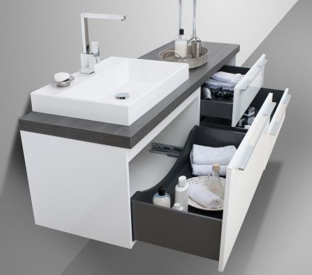 Design Badezimmereinrichtung mit Waschtischplatte nach Maß inkl. Oberschränke