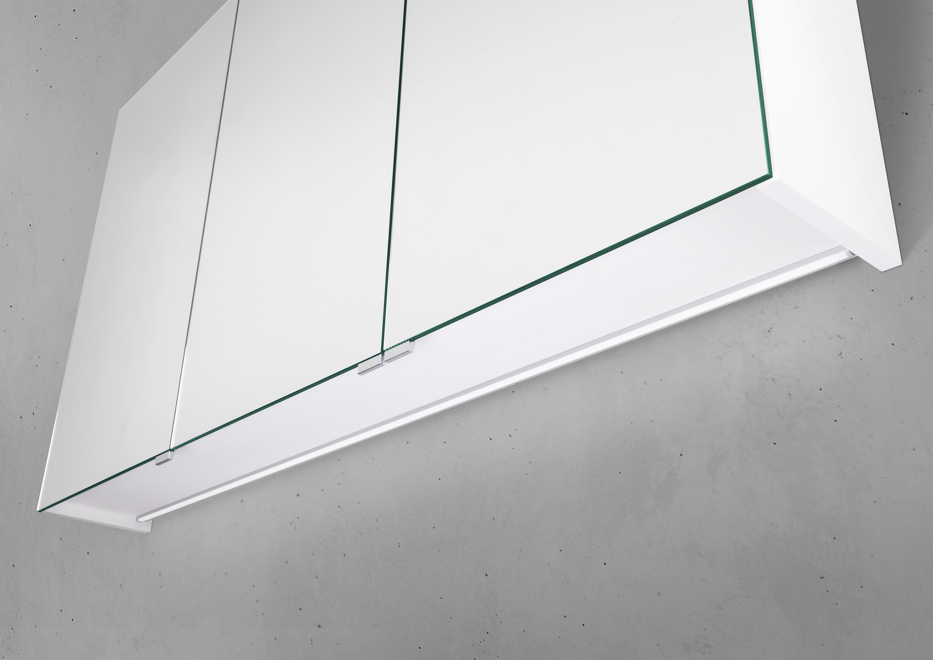 Spiegelschrank 120 cm mit LED Chrom Beleuchtung Doppelspiegeltüren